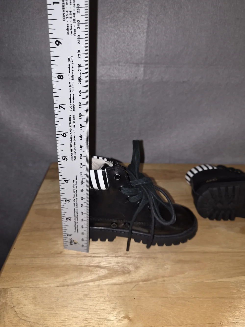 AKID Kids Black Patent Leather Lace-Up Combat Boots – Size 8C